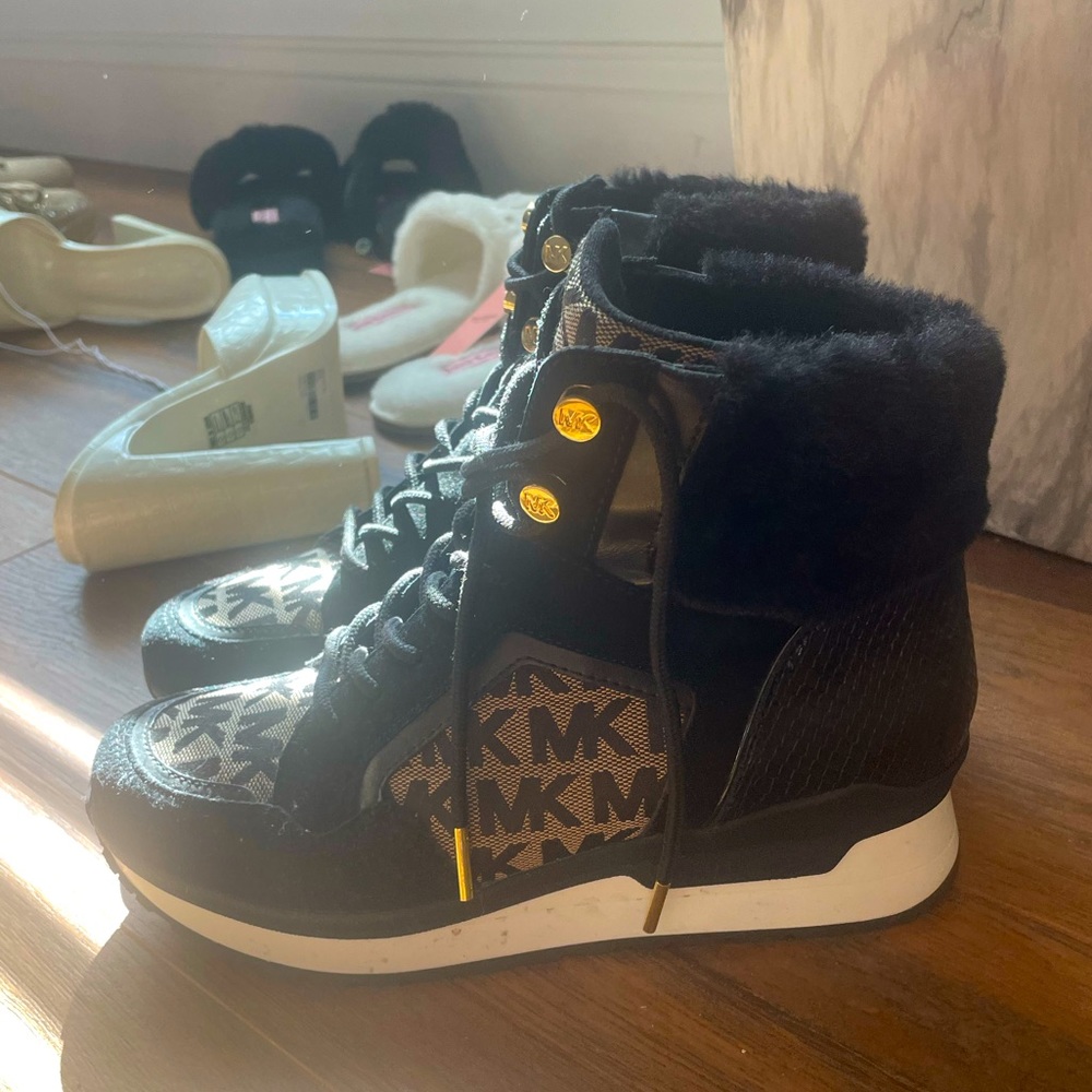 Michael Kors boots - Picture 1 of 3
